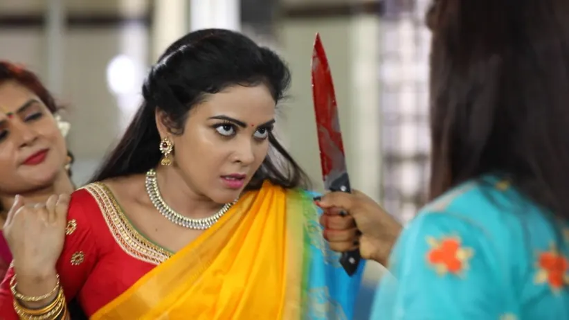 Sreeja does the unexpected - Rettai Roja