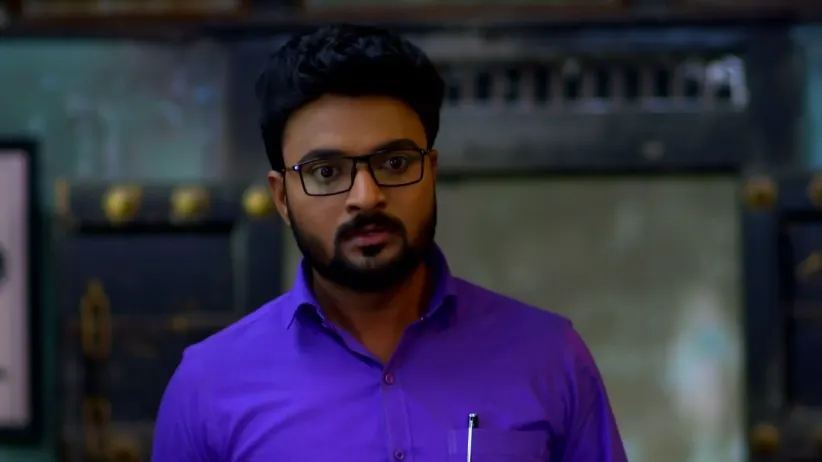 Dimple gets worried on seeing Devi Singh's sketch - Devmanus