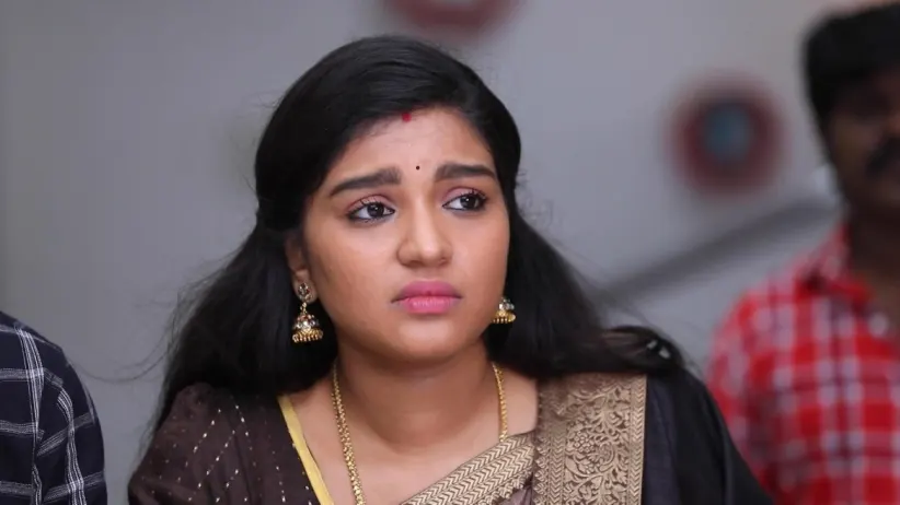 Vanaja Gets Parvathy's Injury Examined