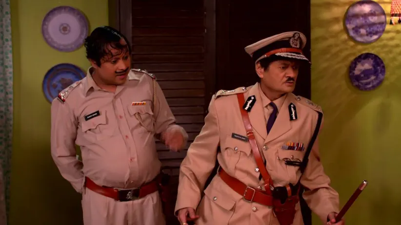 Happu’s family tries to hide Tunnu - Happu Ki Ultan Paltan
