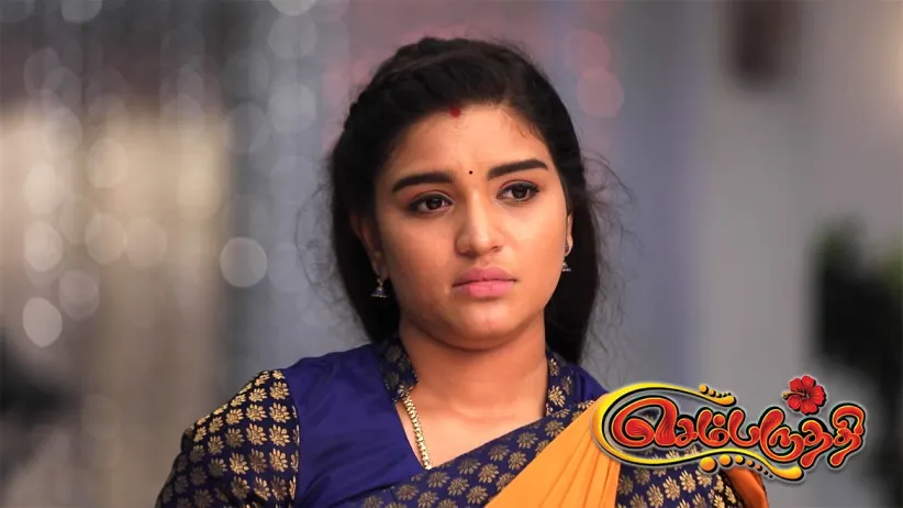 Parvathy does the 'Padha puja' for Akhila - Sembaruthi