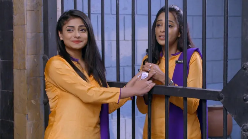 Abhi Bails out Prachi - Iniya Iru Malargal