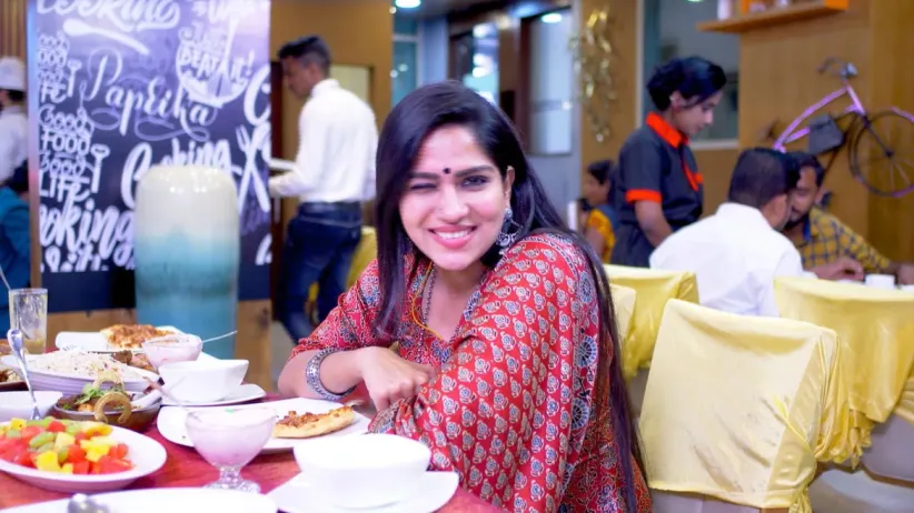 Meera hands over the 'Payasam' to Aravind Raja - Manampole Mangalyam