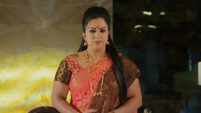 Adya tries to console a heartbroken Amulya - Gattimela