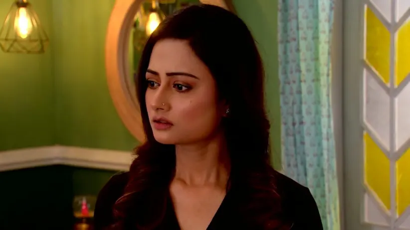 Torsha tries to come close to Siddhartha - Mithai
