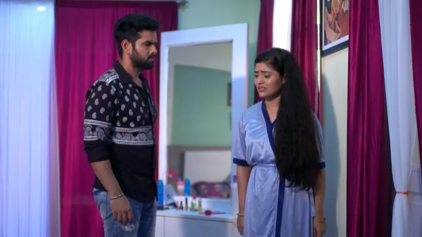 Urmi overhears Rishi and Lalit's conversation - To Pain Mu