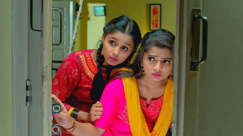 Sarthak eases Amulya's worries