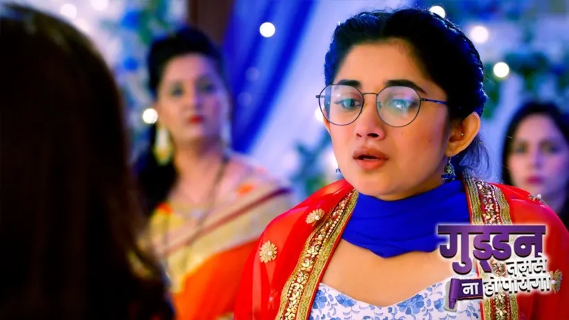 Pushpa puts the bridal 'Dupatta' on Choti Guddan - Guddan - Tumse Na Ho Payega