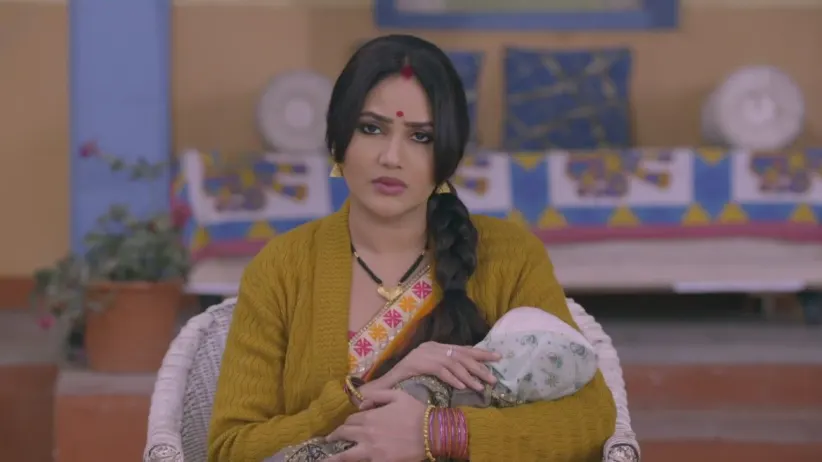 Amma gives her necklace to invest in the scheme - Happu Ki Ultan Paltan