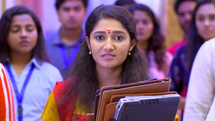 Ravi Varman shouts at Sreelakshmi - Neeyum Njanum