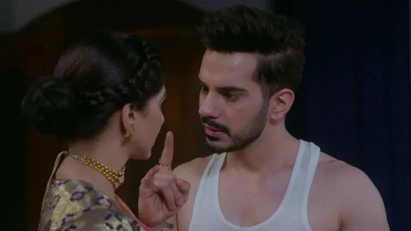 Amar gets thrashed by Gauri - Manmohini