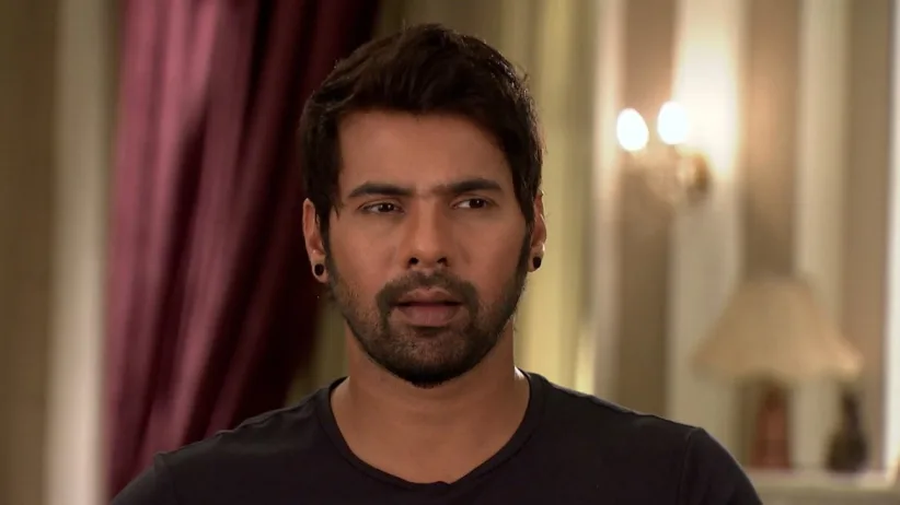Abhi tends to Priya - Sindhooram
