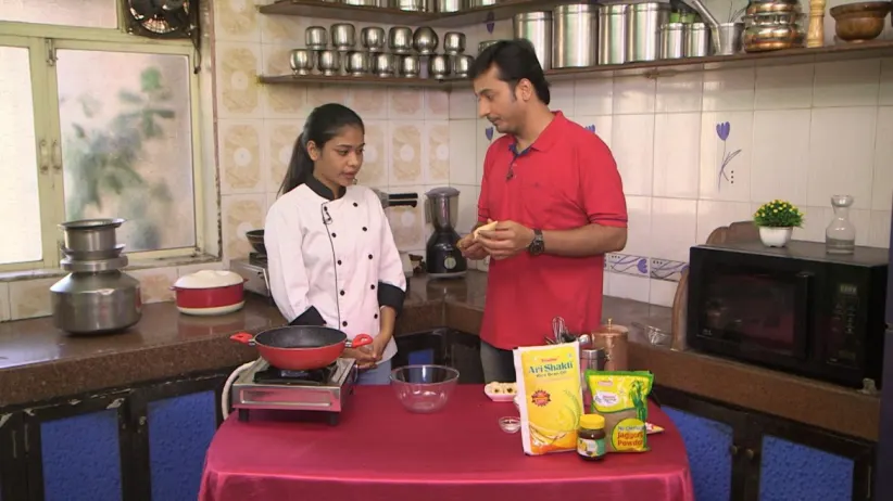 Banana Toffee' and 'Chicken Florentine' - Aamhi Saare Khavayye