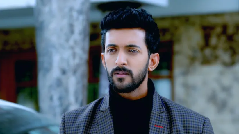 Paarvathi's Singing Scares Aditya and Anushka - Paaru