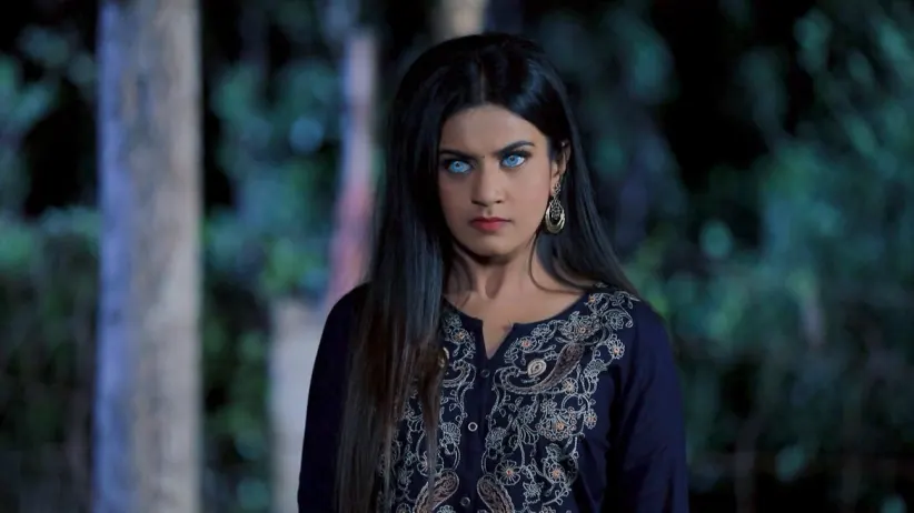 Trivikram gets bitten by a snake - Naagini 2