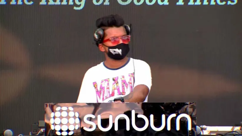 DJ Ron | Sunburn Holi Weekend