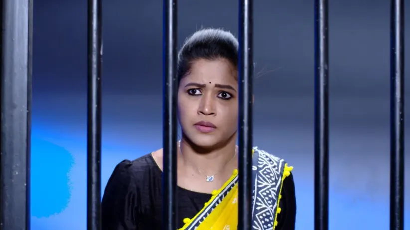 Geetha feeds Lokeshwari - Gundamma Katha