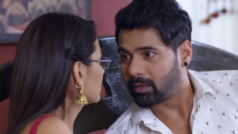 Rhea Gets Annoyed with Ranbeer - Iniya Iru Malargal