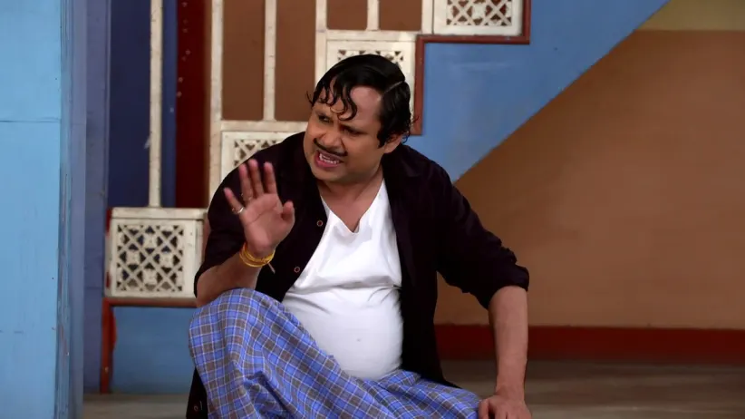 Amma gets hit by a washing paddle - Happu Ki Ultan Paltan