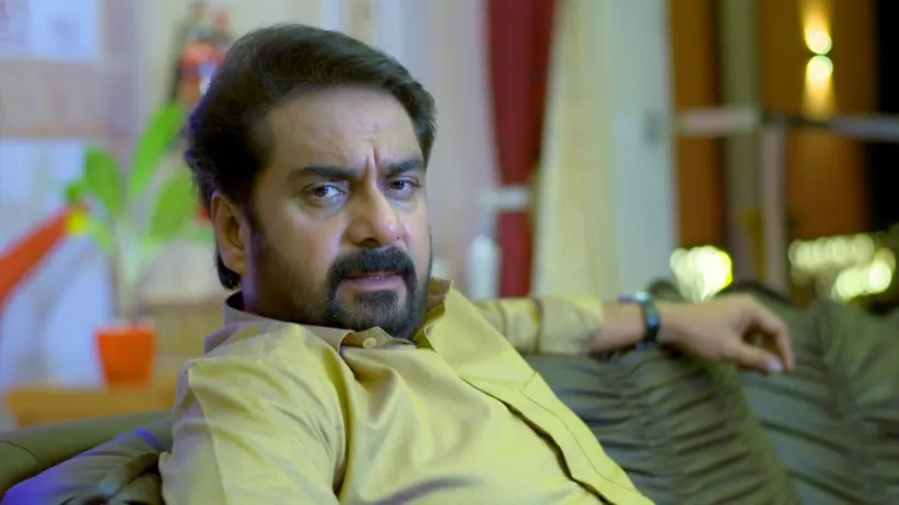 Sarojam notices a change in Sreelakshmi's behaviour - Neeyum Njanum