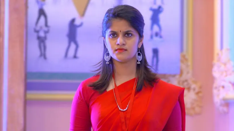 Sandra mocks Sreelakshmi - Neeyum Njanum