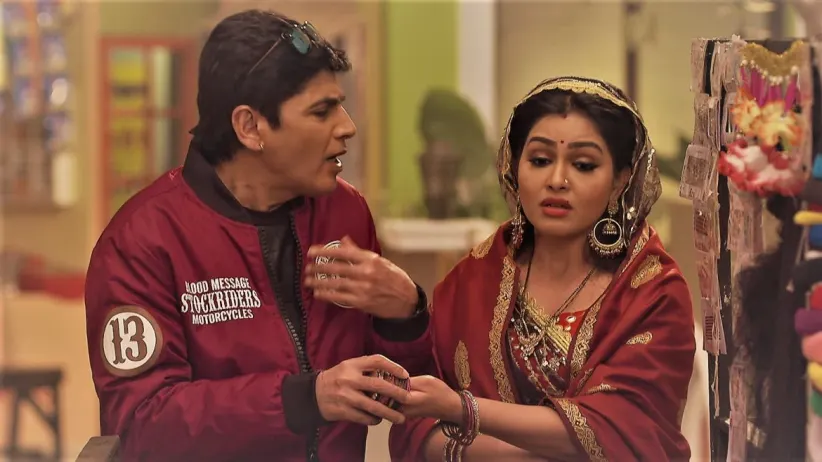 Vibhuti becomes bangle seller for Angoori - Bhabi Ji Ghar Par Hai