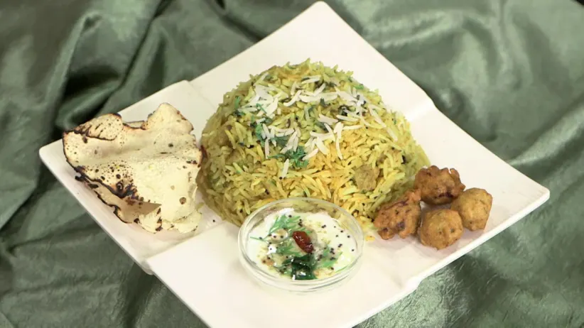 Nagpuri Vada Bhat and Mishr Daliche Bhugaral - Aamhi Saare Khavayye