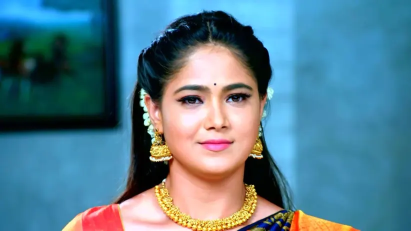 Akhila Welcomes Her Guru