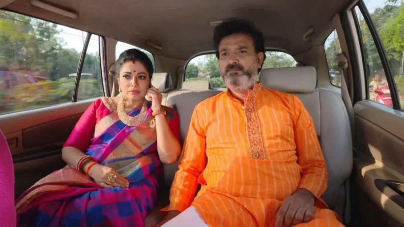 Soundarya and Abhi do Pradakshina together - Muddha Mandaram