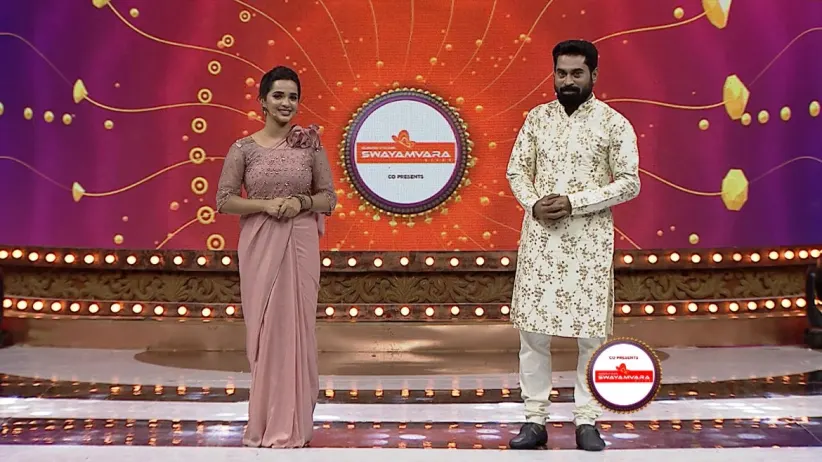 Satheesh and Sajeev perform a skit - Funny Nights