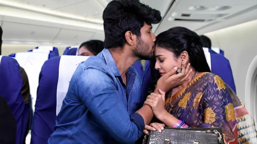 Abhirami and Sanjeev spend romantic moments - Rettai Roja