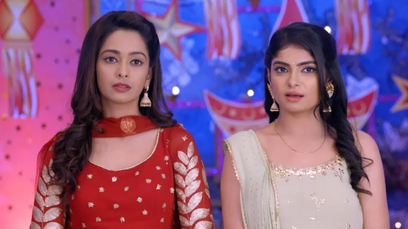 Abhi Makes a Request to Prachi - Iniya Iru Malargal