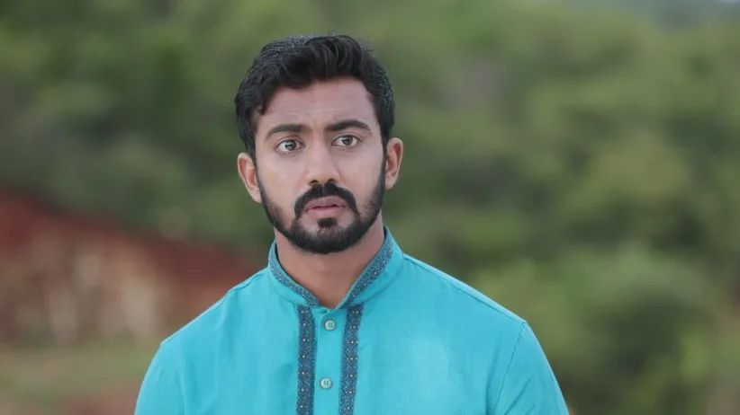 Rishi tries to save a drowning Kamali