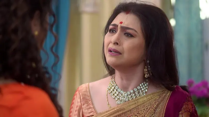 Geet gets an earful from Anuradha - Jamuna Dhaki