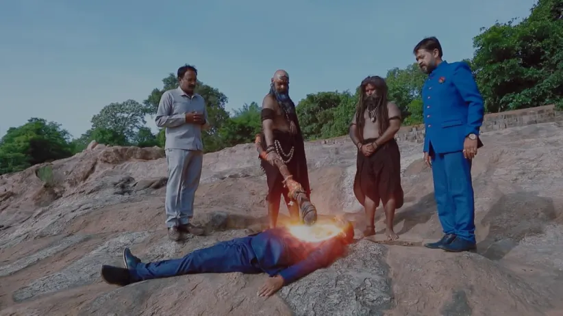 Shivani threatens to kill Sambashiva - Naagini 2