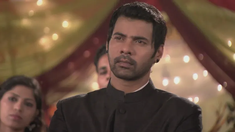 Tanu tends to Abhi - Sindhooram