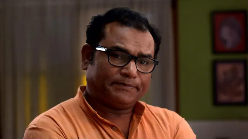 Supu tries to explain to Apu