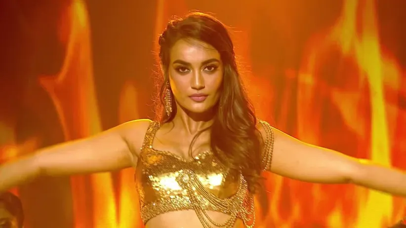 Surbhi Jyoti's sizzling performance - Kumkum Bhagya Ganpati Special
