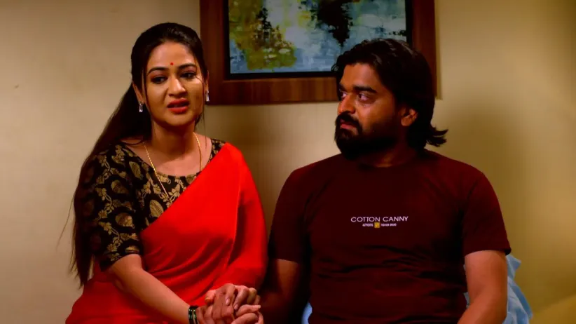 Ajit Kumar stalks Manjula - Devmanus