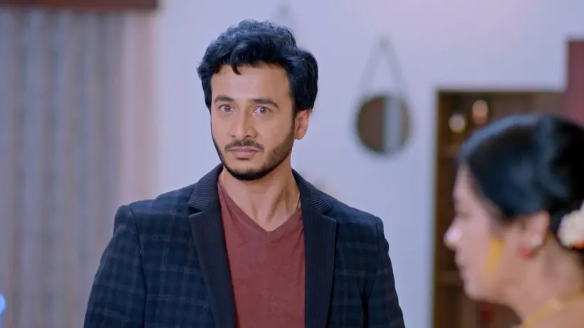 Karthik rebukes Kirtana for her actions - Sathya