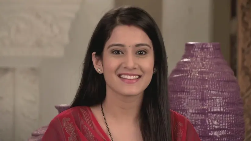 Purab protects Aliya from the police