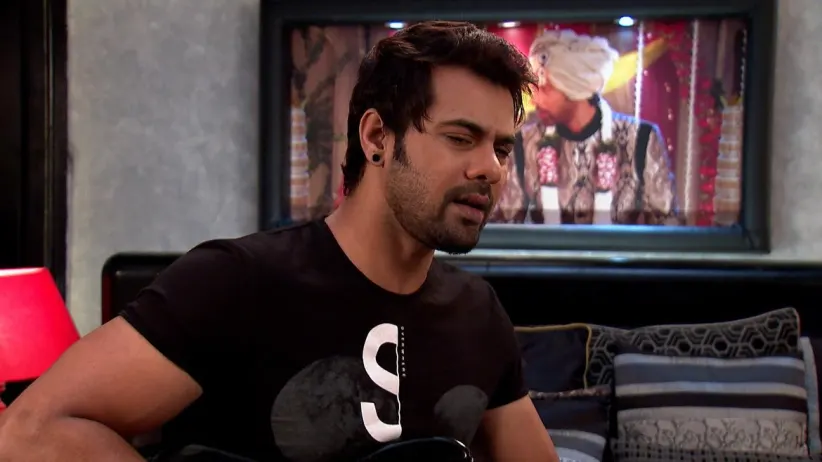 Abhi signs the divorce papers - Sindhooram