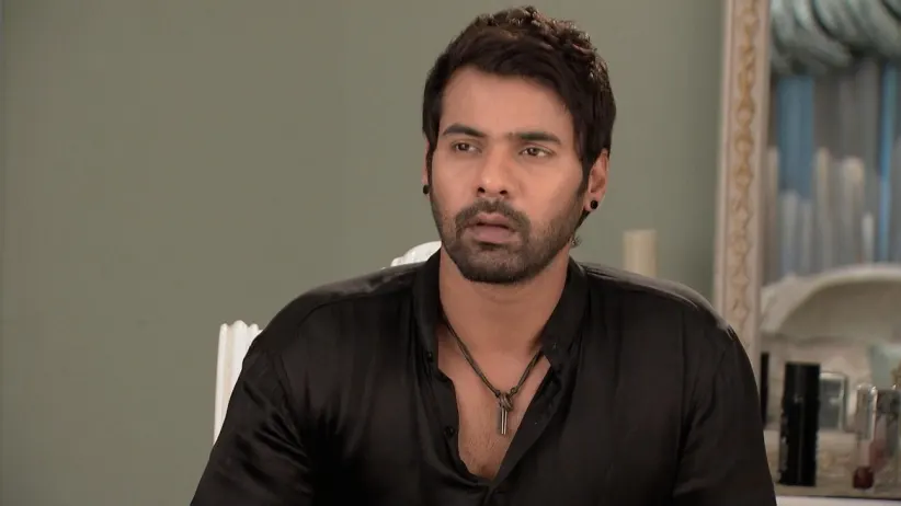 Abhi talks to his grandmother - Sindhooram