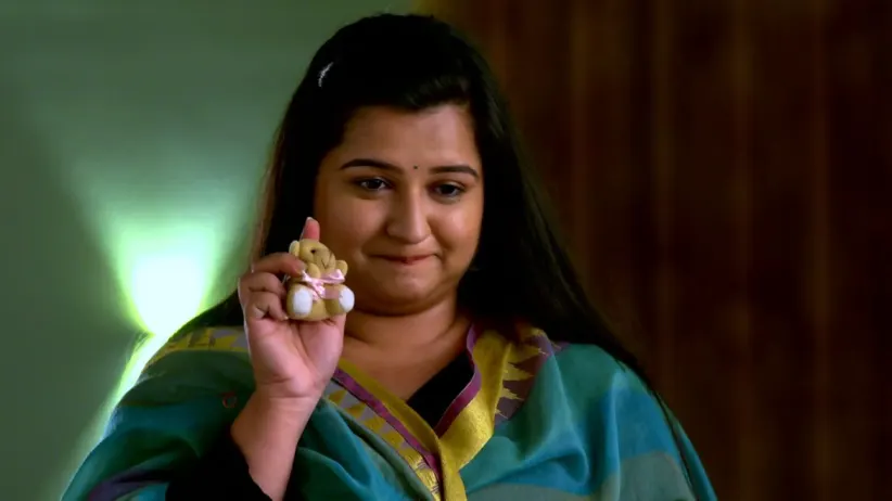 Everyone eating at servants' quarter irks Malvika - Yeu Kashi Tashi Me Nandayla