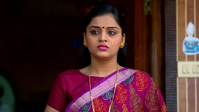 Reshma books tickets to run away - Devmanus