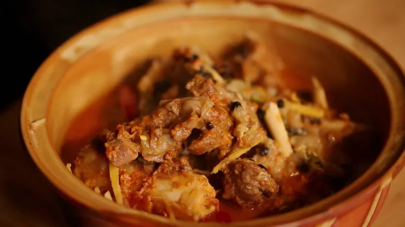 Ranveer Brar samples flavours of Kolkata - The Great Indian Rasoi