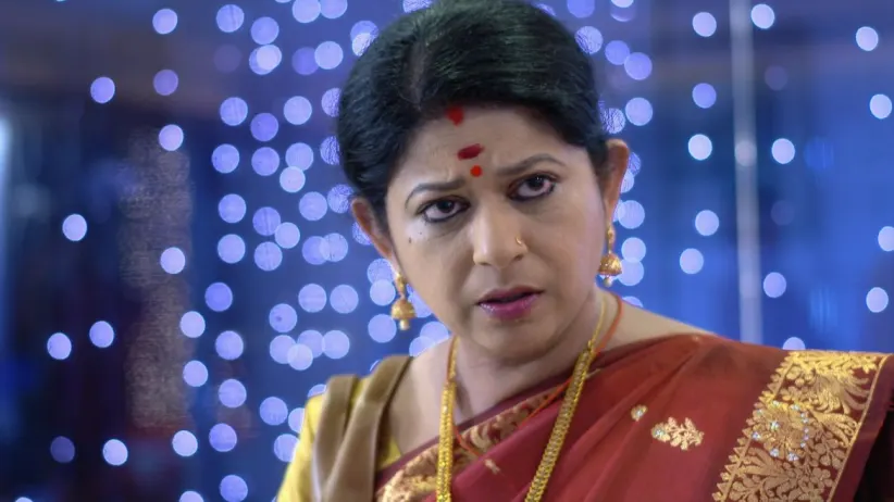 Sandra tries to get Sudarshan drunk - Neeyum Njanum