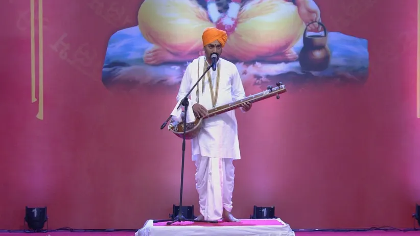 Shankar Maharaj states that God resides in man - Man Mandira