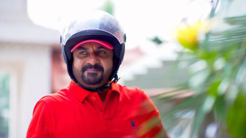 Victor follows Ravi Varman - Neeyum Njanum
