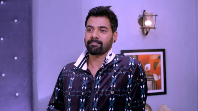 Purab's Visit Surprises Abhi and Rhea - Iniya Iru Malargal